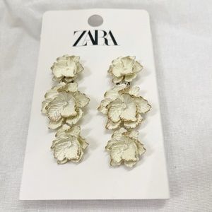 ZARA WOMAN NWT SS23 ENAMELLED FLOWER EARRINGS WHITE
